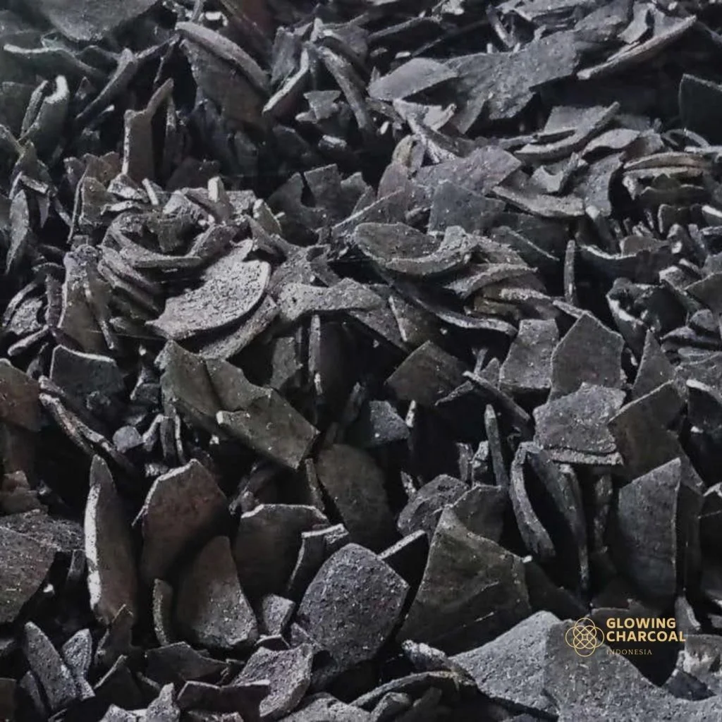Natural-size coconut shell lump charcoal
